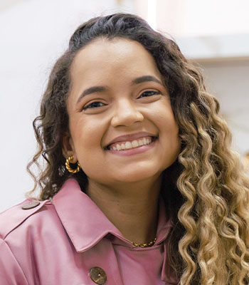 Dentista Lynn Tavares